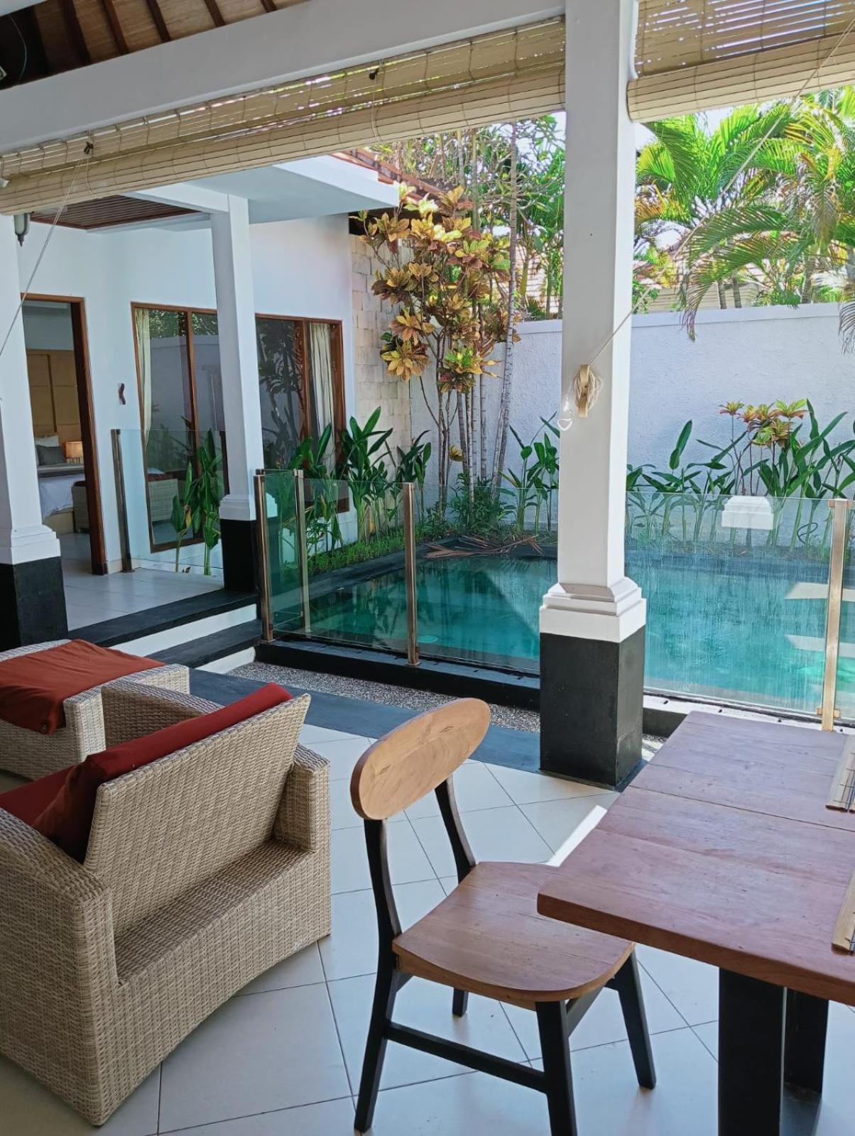 Villa Glisten Up Side Sanur! *