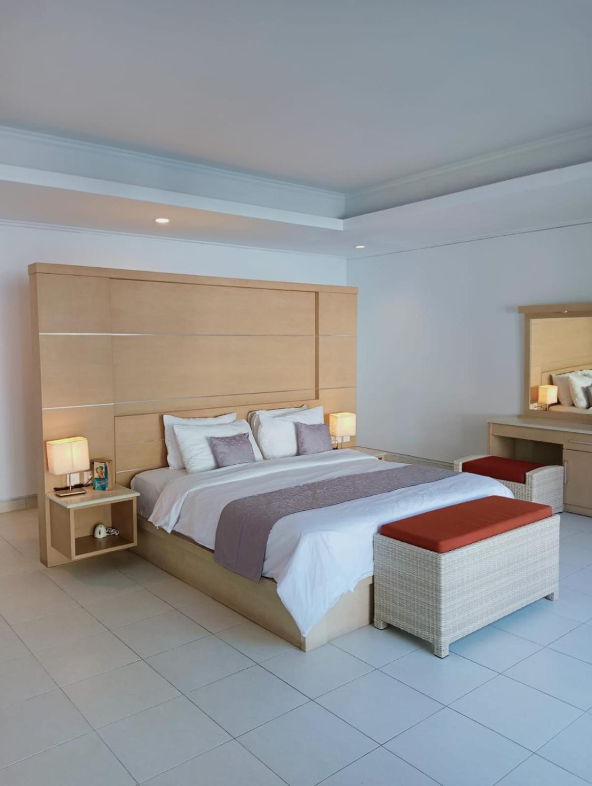 Villa Glisten Up Side Sanur! Sanur